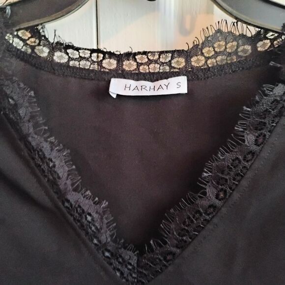 Elegant Black Lace Trim Tank Top - Picture 7 of 12